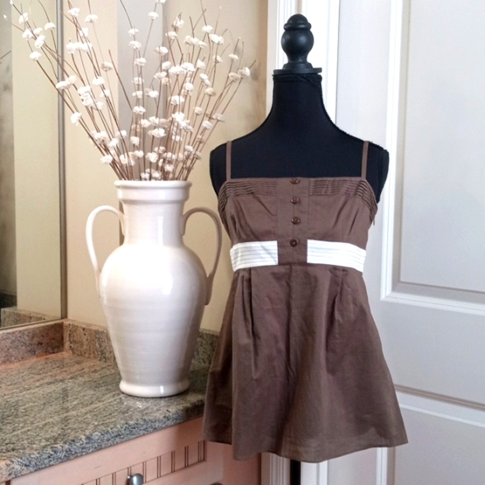 Liquid Chic Olive Green Buttoned Adjustable Strap Cami Top. Sz 6